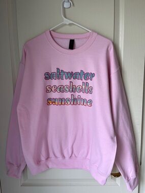 NWT Etsy Gildan Pink Crewneck Sweatshirt with Beach Theme in Light Pink